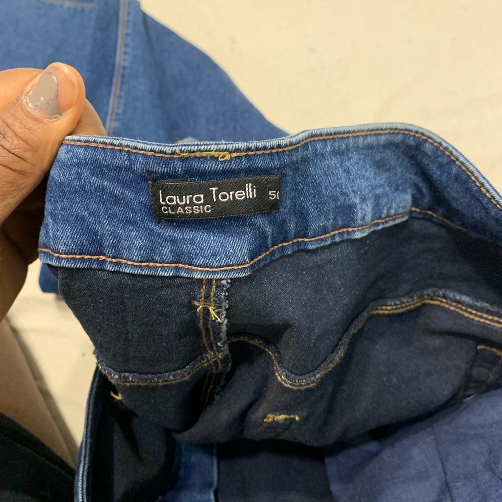 Blue skinny jeans no smudge or stains on it